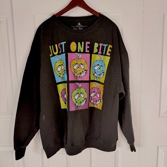 Disney Snow White Warhol Poisoned Apple Black Crewneck Sweatshirt XXL 2XL - Picture 1 of 8